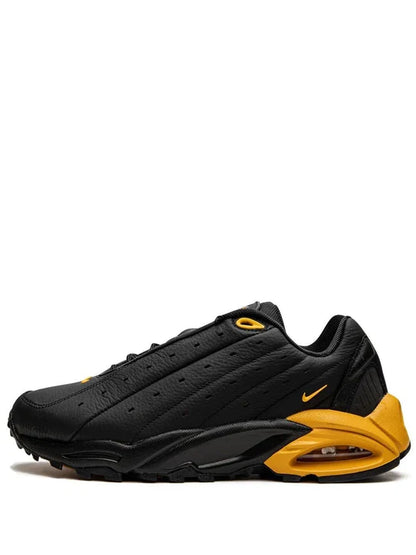 NIKE AIR TERRA NOCTA - DRAKE HOT STEP BLACK UNIVERSITY GOLD